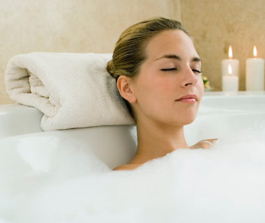 TẮM NƯỚC LẠNH MÙA ĐÔNG CÓ TỐT KHÔNG? KHÁM PHÁ NGAY NHỮNG LỢI ÍCH BẤT NGỜ!