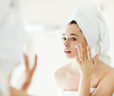 SKINCARE LÚC NÀO LÀ "ĐIỂM VÀNG" CHO LÀN DA - NGAY SAU KHI TẮM HAY TRƯỚC KHI NGỦ?