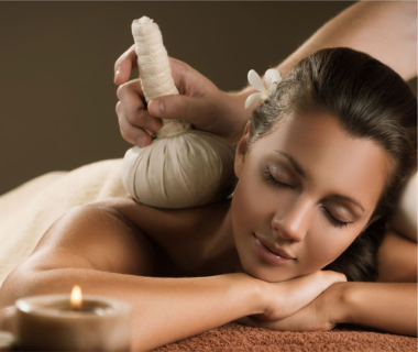 Massage Thảo Dược Là Gì? Lợi ích và cách thực hiện hiệu quả