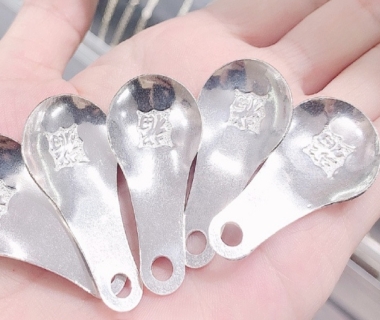 GIẢI CẢM VÀ LOẠI BỎ ĐỘC TỐ BẰNG PHƯƠNG PHÁP CẠO GIÓ BẰNG BẠC
